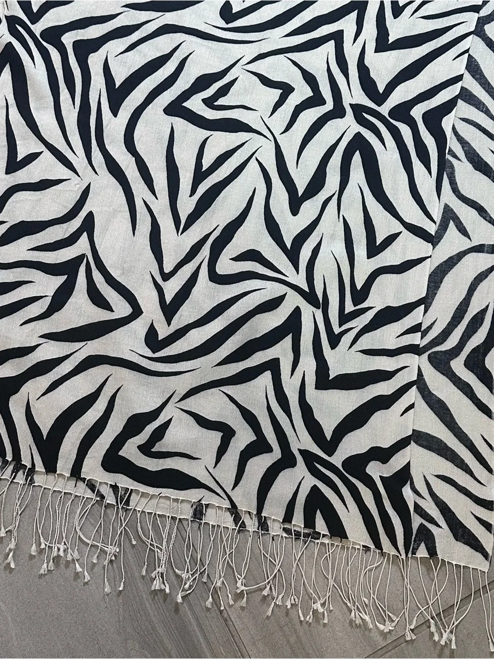 Tolani silk/pashmina Abstract Zebra Print Scarf Wrap Shawl Black Ivory Fringe